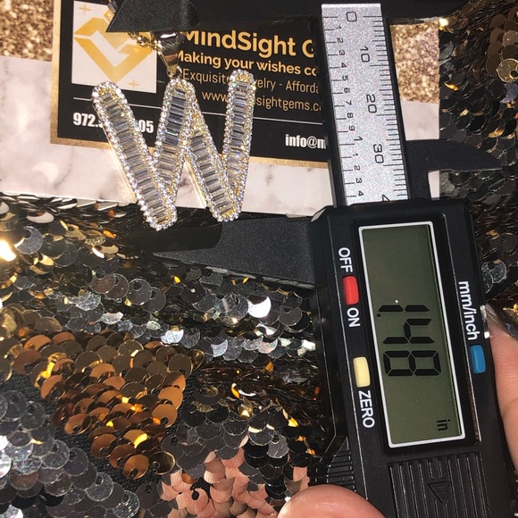 Stunning W initial pendant, VVS clarity Swarovski Crystal initial pendant charm - Picture 4 of 7